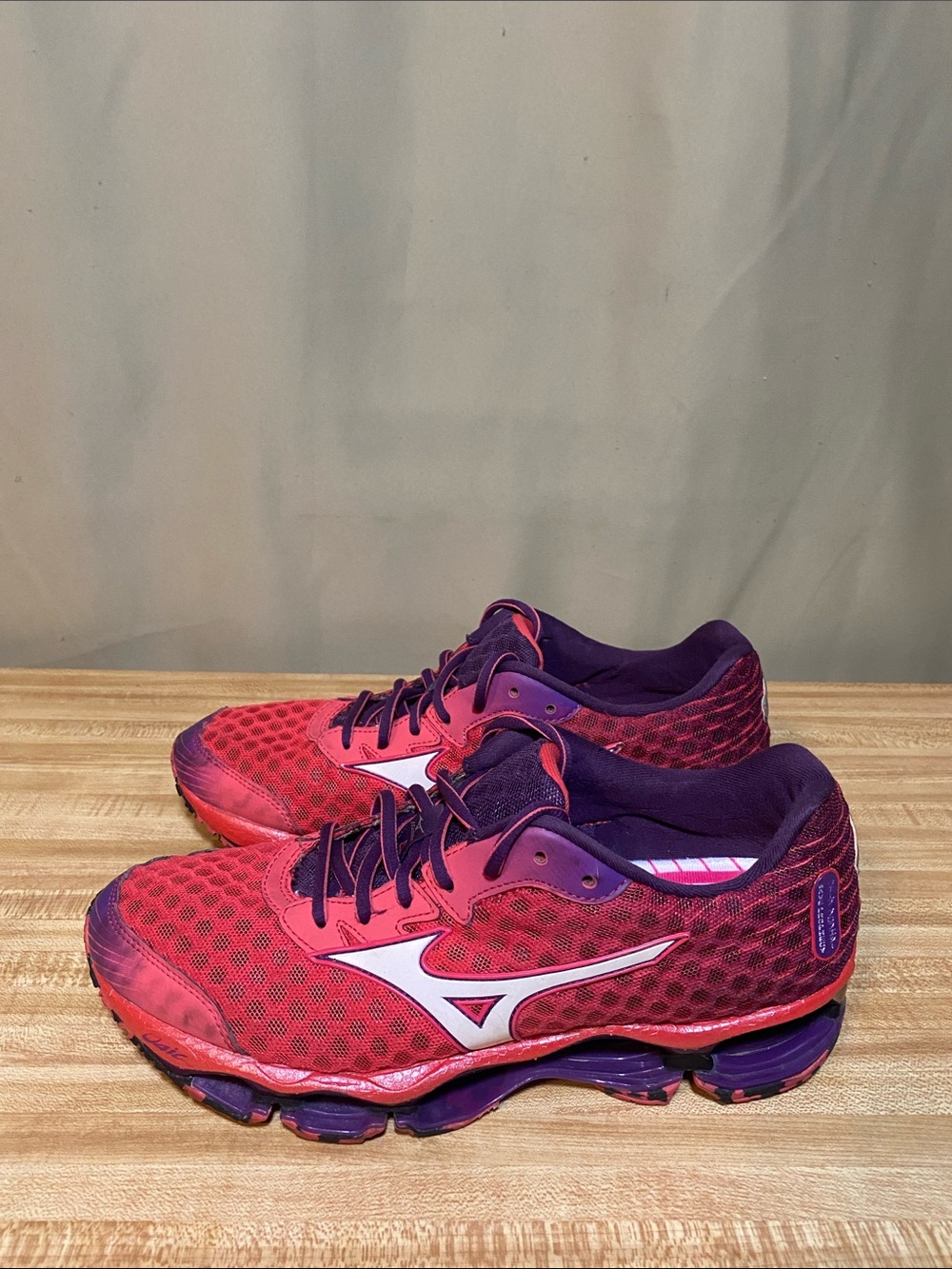 Mizuno Women’s Wave Prophecy 4 Pink Purple Gradient Running Shoes 9